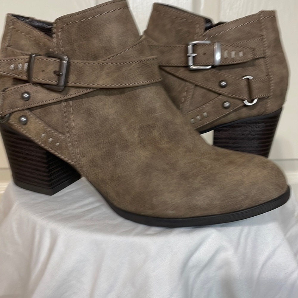 Ladies indigo rd. Brown booties sz 7 1/2